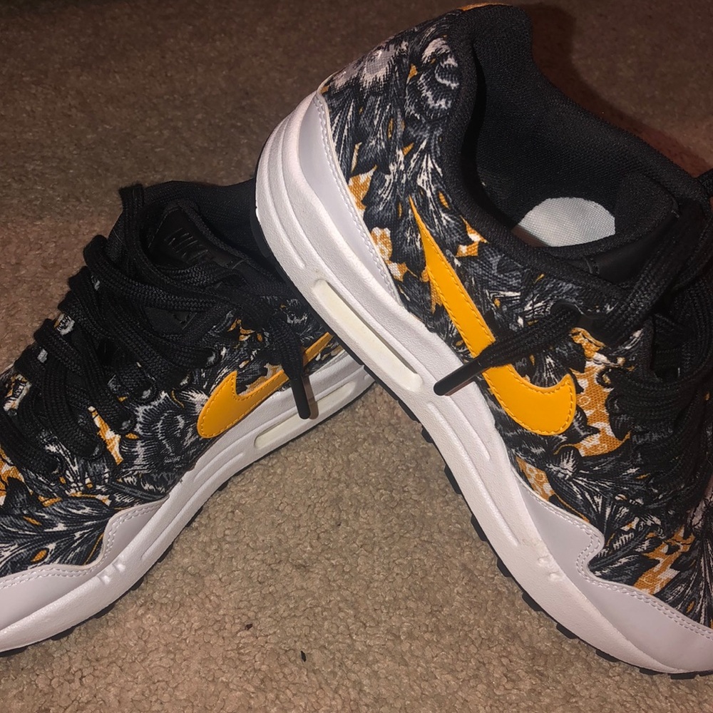nike air maxes